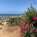 Casa Oura Located 100 Metres From The *