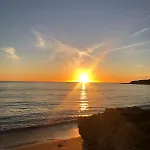 Casa Oura Located 100 Metres From The Apartamento Albufeira